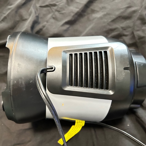 Ninja blender base. Pitcher not included. This is the original ninja works great - Picture 6 of 8